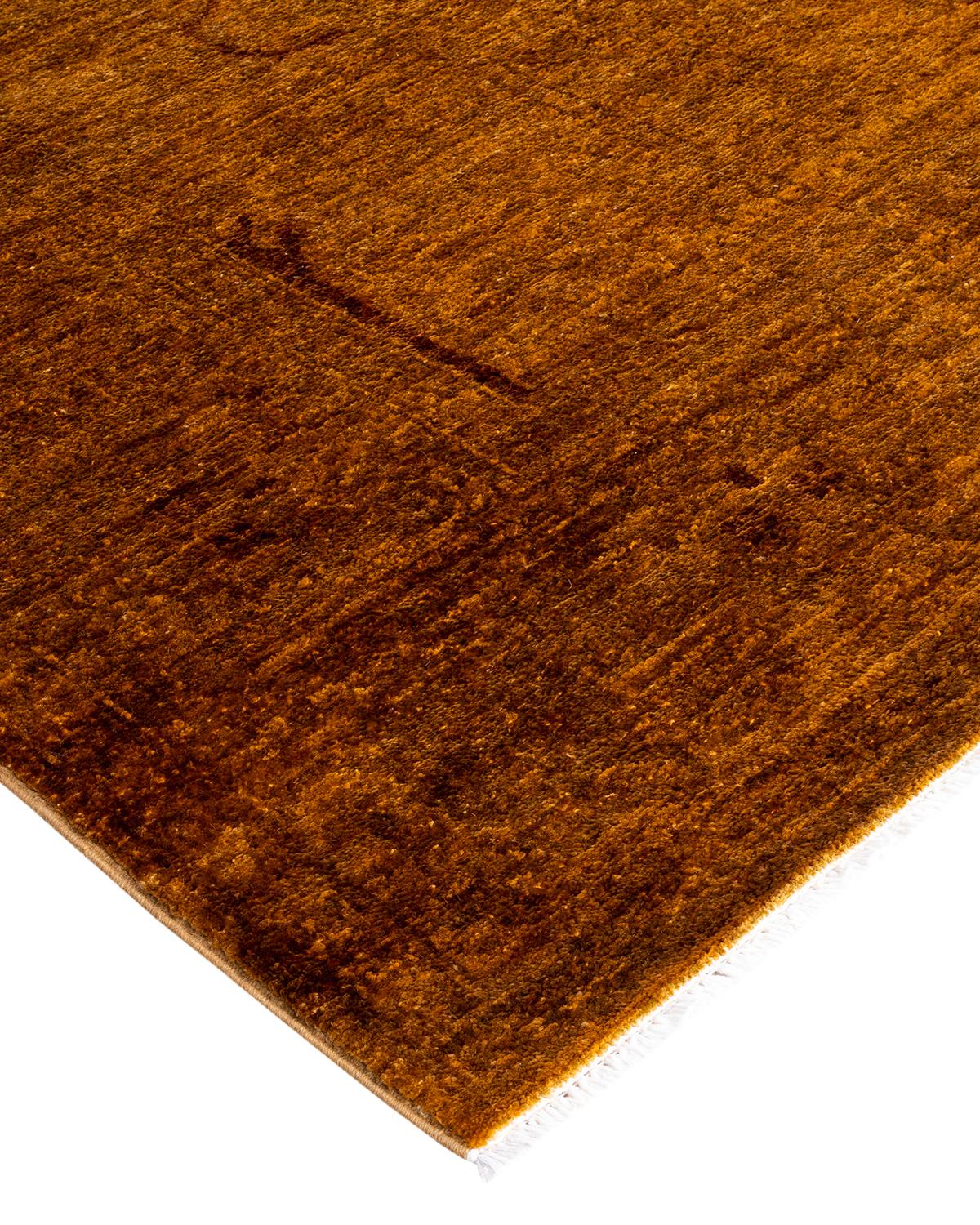 Les tapis Vibrance incarnent le classique avec une touche d'originalité : des motifs traditionnels surteints dans des couleurs éclatantes. Chaque tapis noué à la main est lavé dans une teinture botanique 100 % naturelle qui révèle les nuances