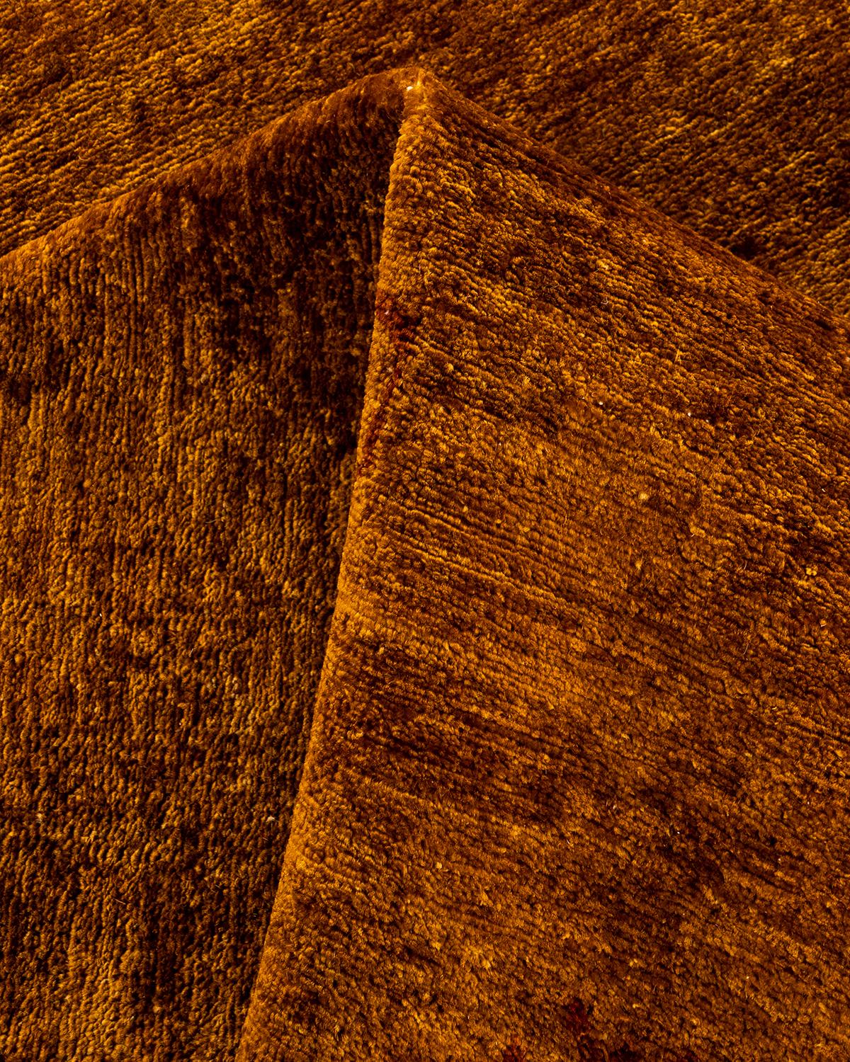 Tapis Contemporary Vibrance en laine nouée à la main or en vente 1