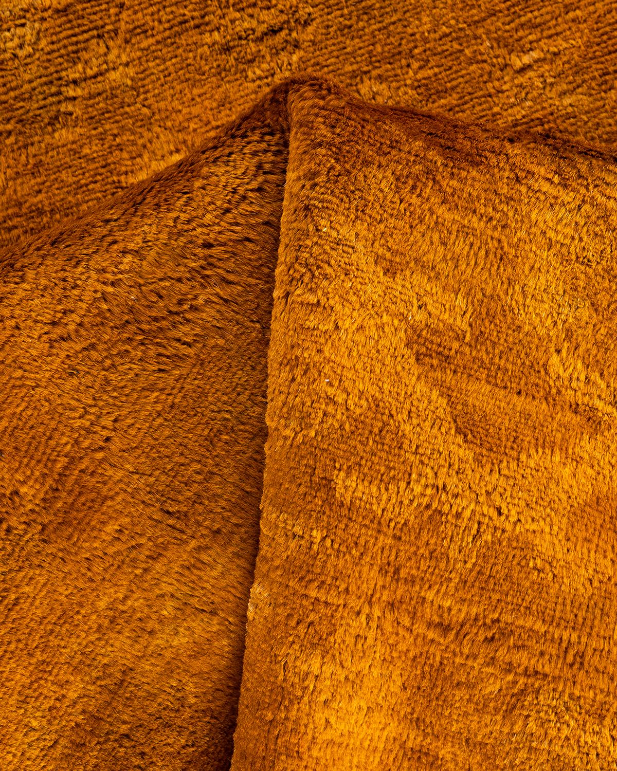 Contemporary Vibrance Hand Knotted Wool Gold Area Rug For Sale 3