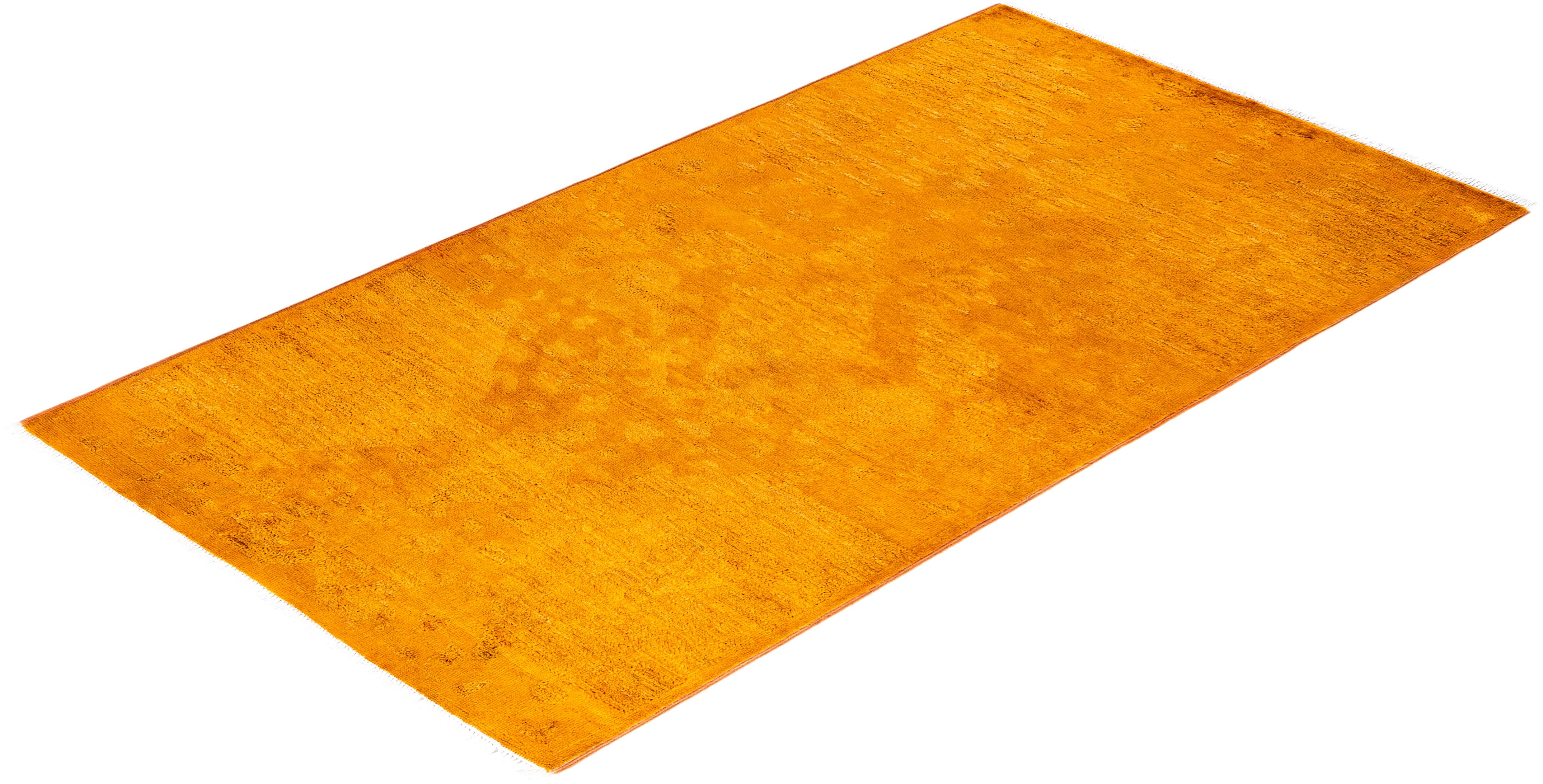 Contemporary Vibrance Hand Knotted Wool Gold Area Rug For Sale 4