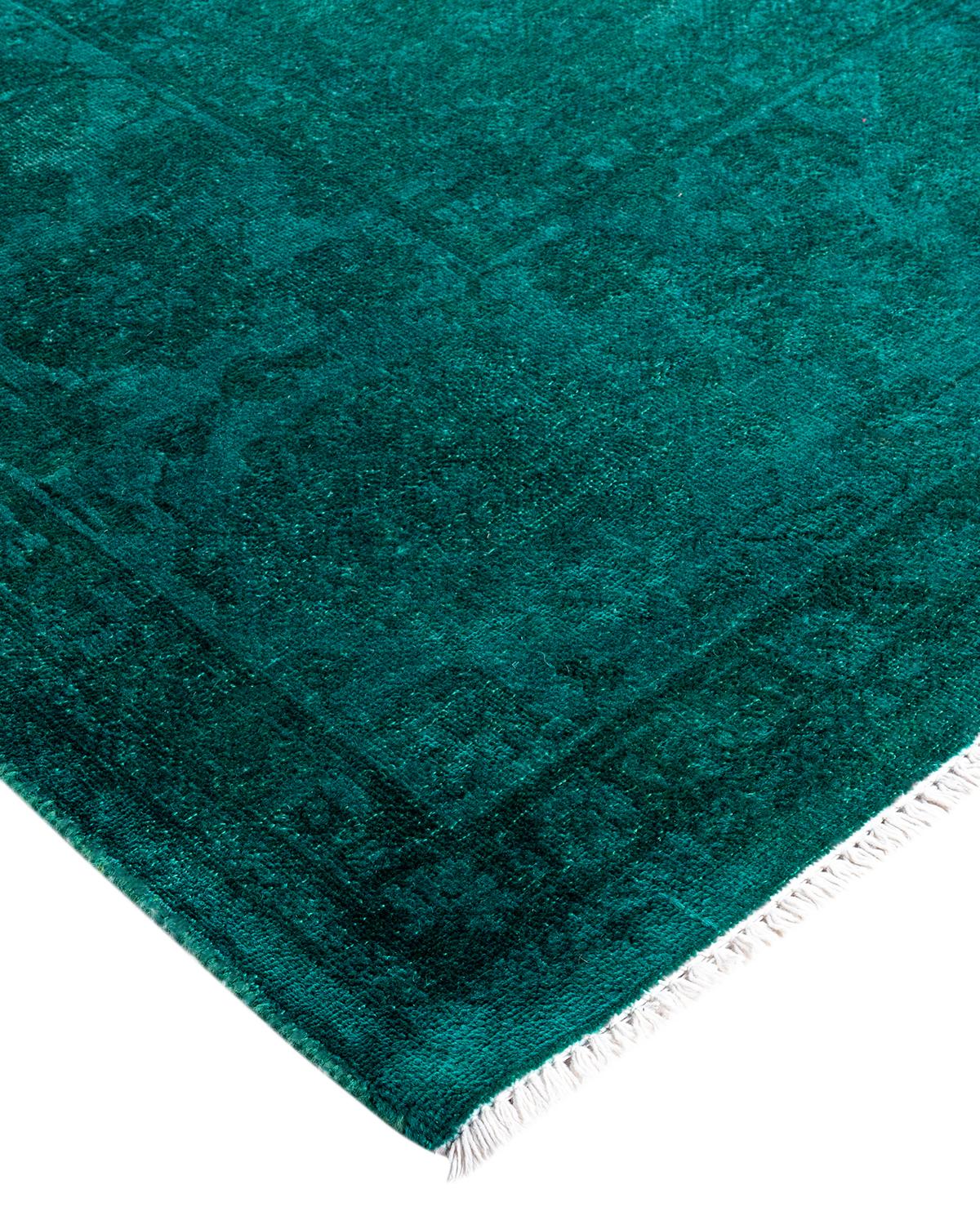 Las alfombras Vibrance son la personificación de lo clásico con un toque especial: motivos tradicionales teñidos de colores brillantes. Cada alfombra anudada a mano se lava con un tinte botánico 100% natural que revela matices ocultos en los