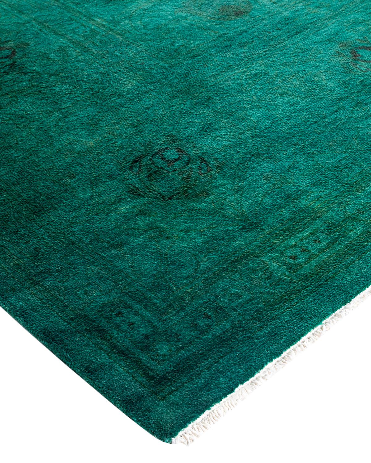I tappeti Vibrance rappresentano il classico con un tocco di classe: motivi tradizionali sovratinti con colori brillanti. Ogni tappeto annodato a mano viene lavato con una tintura botanica 100% naturale che rivela le sfumature nascoste degli am