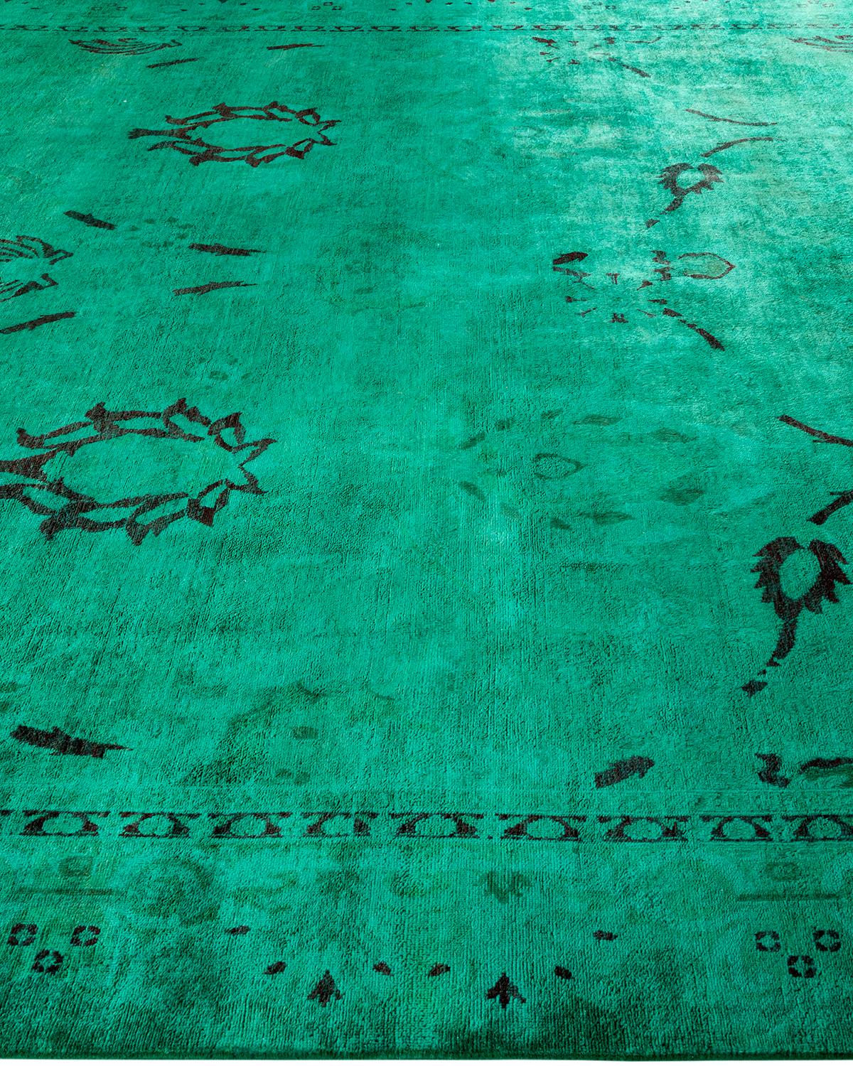 Contemporary Vibrance Hand Knotted Wool Green Area Rug In New Condition For Sale In Norwalk, CT