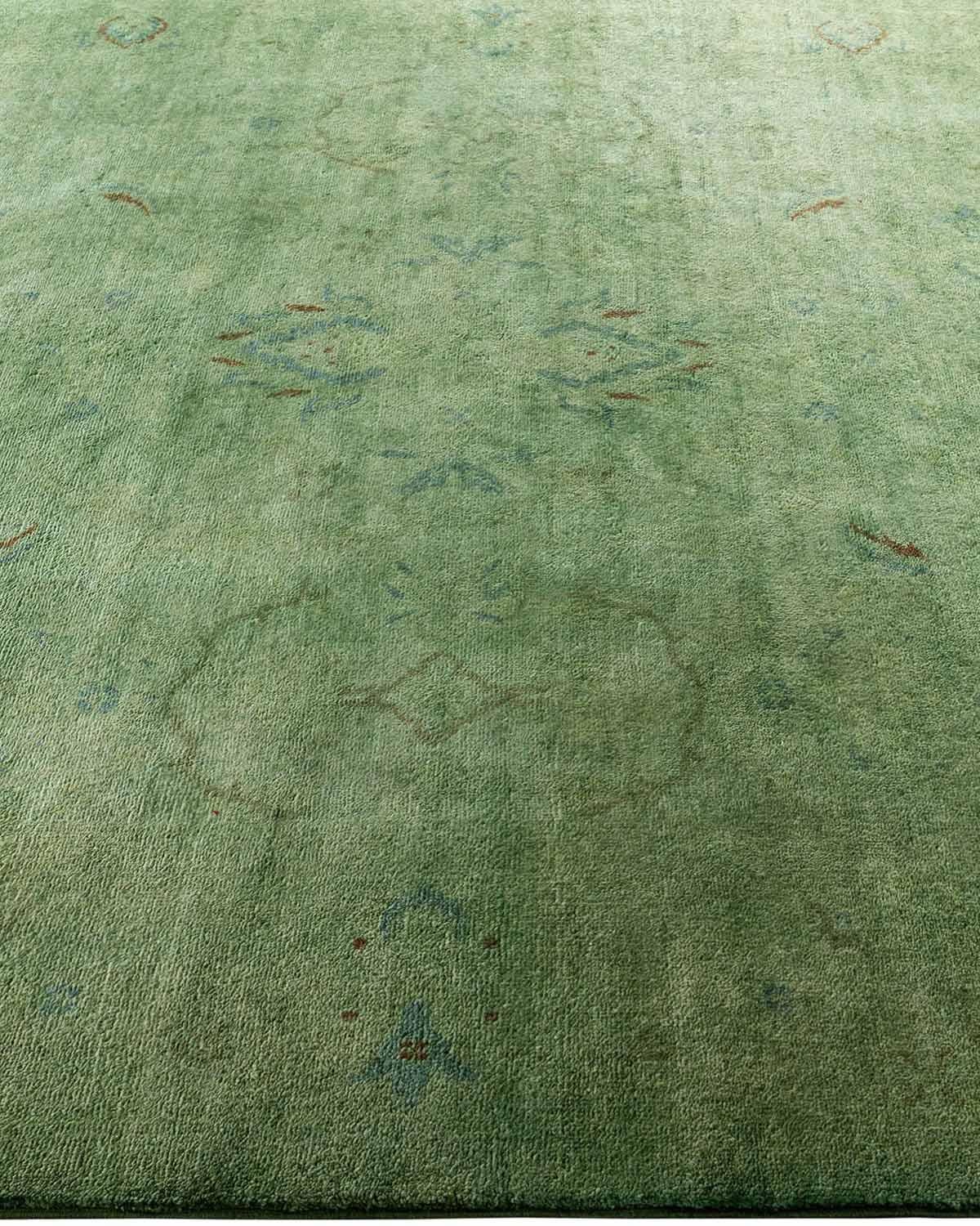 Contemporary Vibrance Handgeknüpfter Wollteppich Grün im Zustand „Neu“ im Angebot in Norwalk, CT