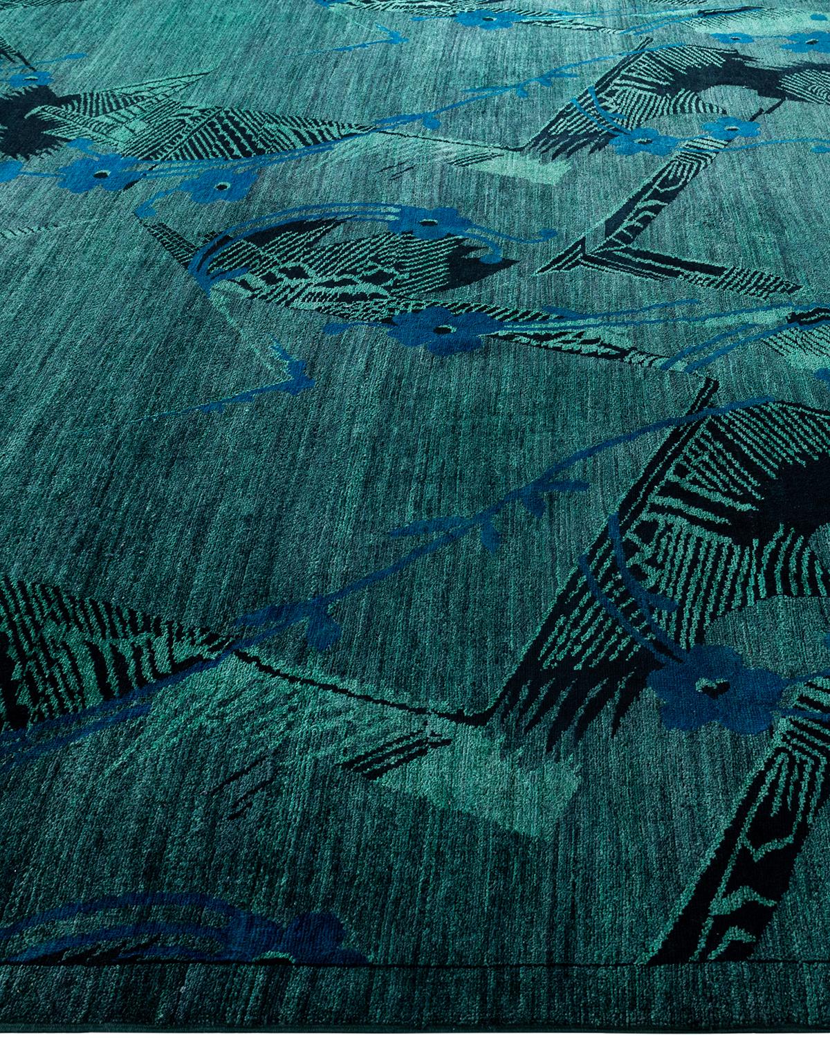 Contemporary Vibrance Hand Knotted Wool Green Area Rug In New Condition For Sale In Norwalk, CT