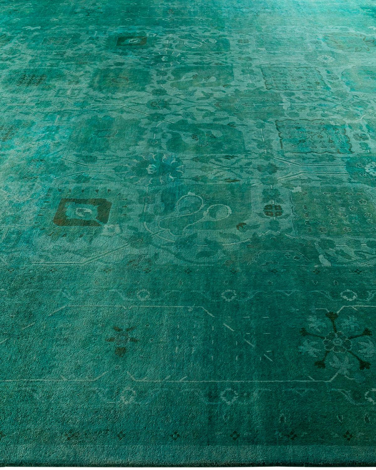 Contemporary Vibrance Hand Knotted Wool Green Area Rug  In New Condition For Sale In Norwalk, CT