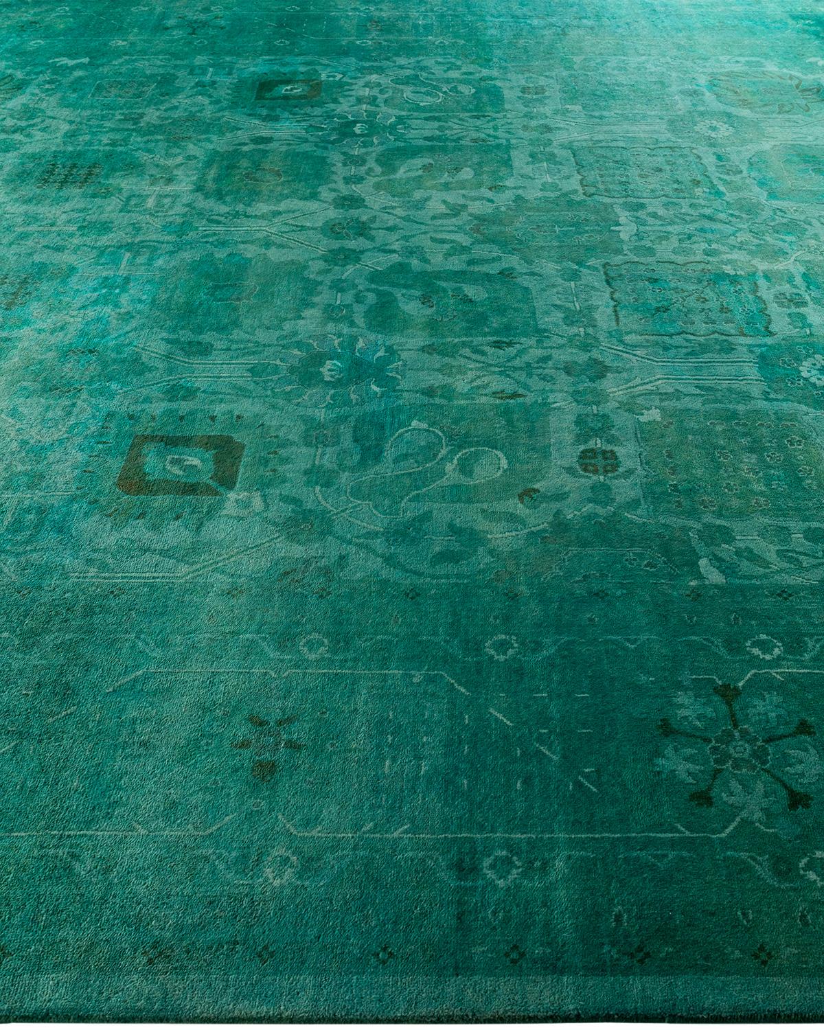 Contemporary Vibrance Hand Knotted Wool Green Area Rug In New Condition For Sale In Norwalk, CT