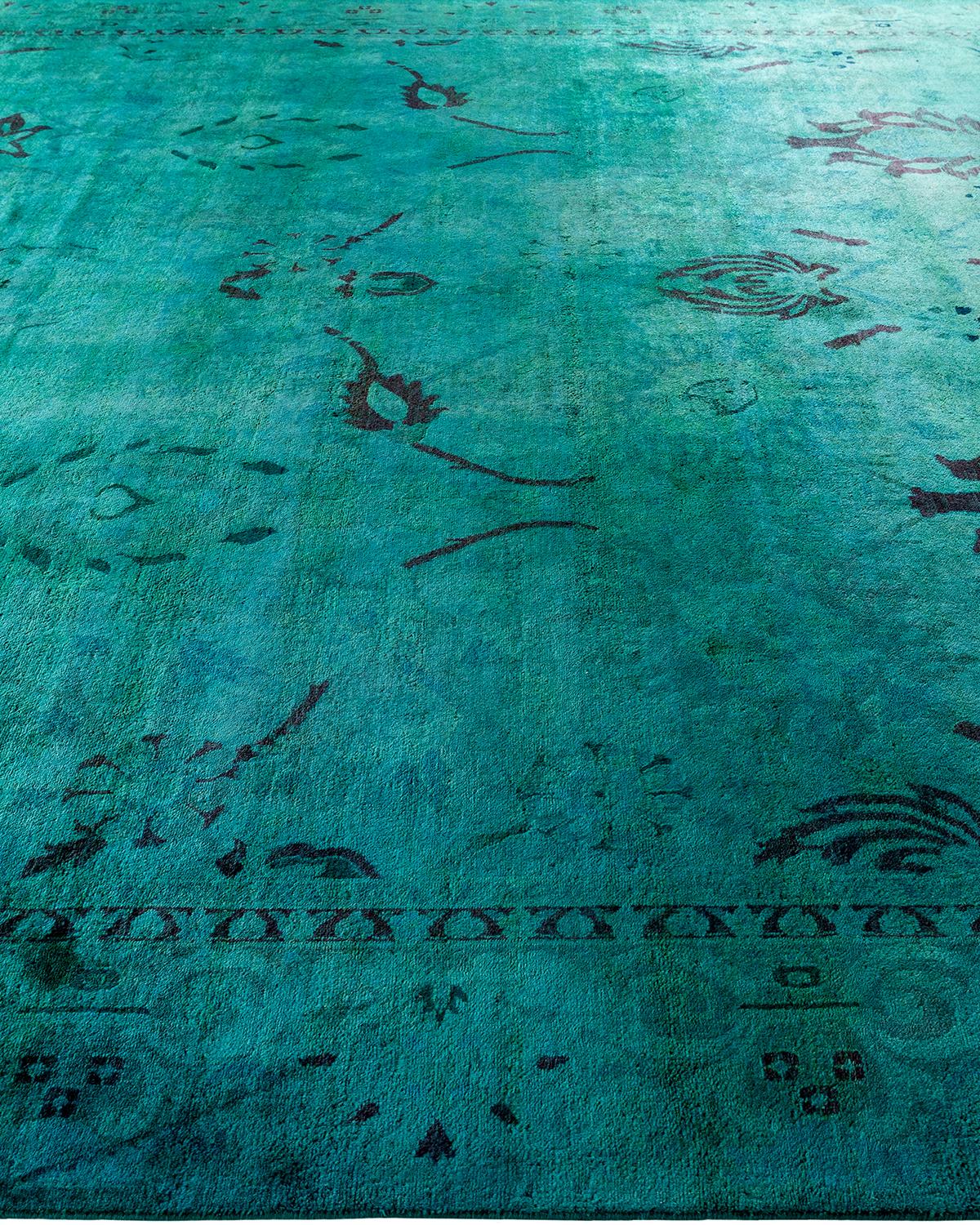 Contemporary Vibrance Hand Knotted Wool Green Area Rug In New Condition For Sale In Norwalk, CT