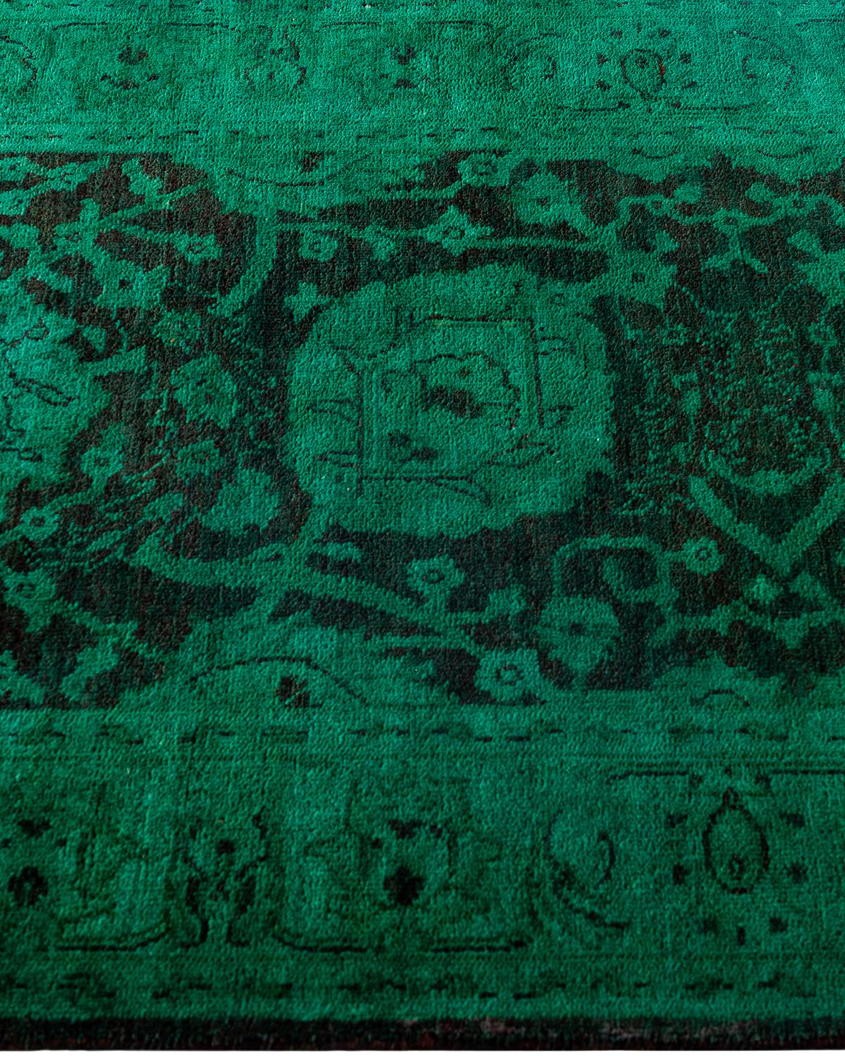 Contemporary Vibrance Hand Knotted Wool Green Runner In New Condition For Sale In Norwalk, CT