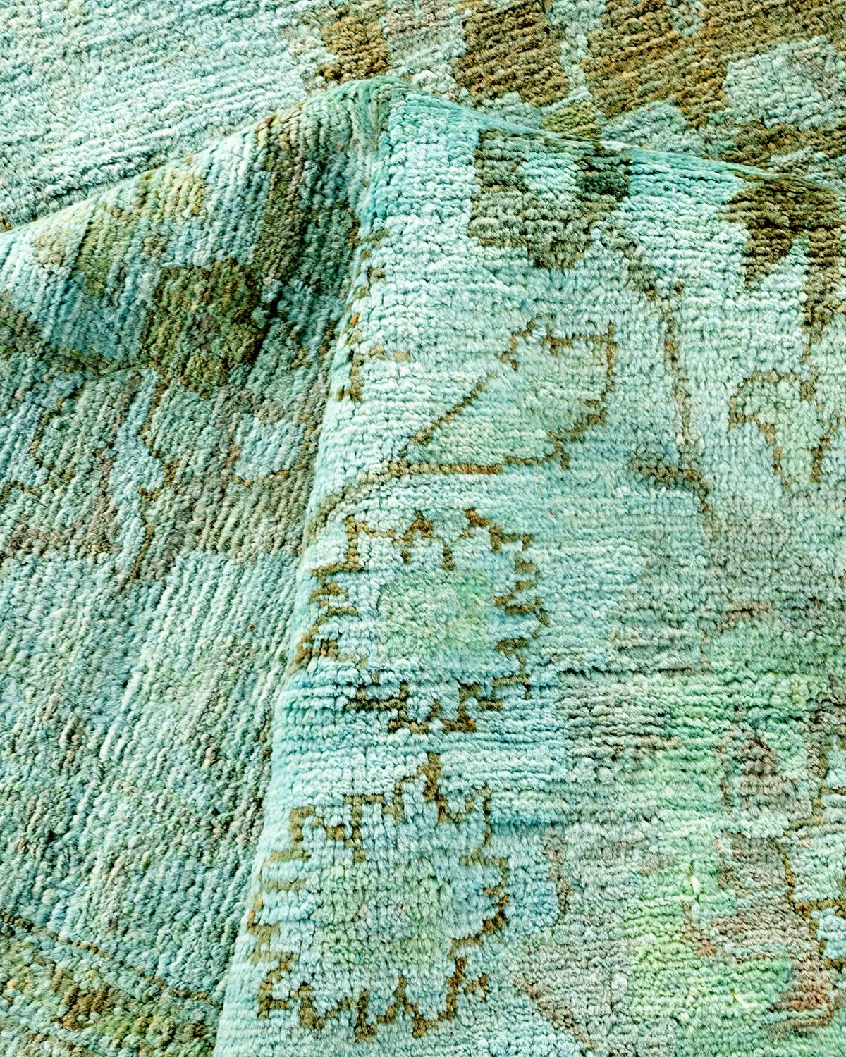 Tapis Contemporary Vibrance en laine nouée à la main Bleu clair en vente 1