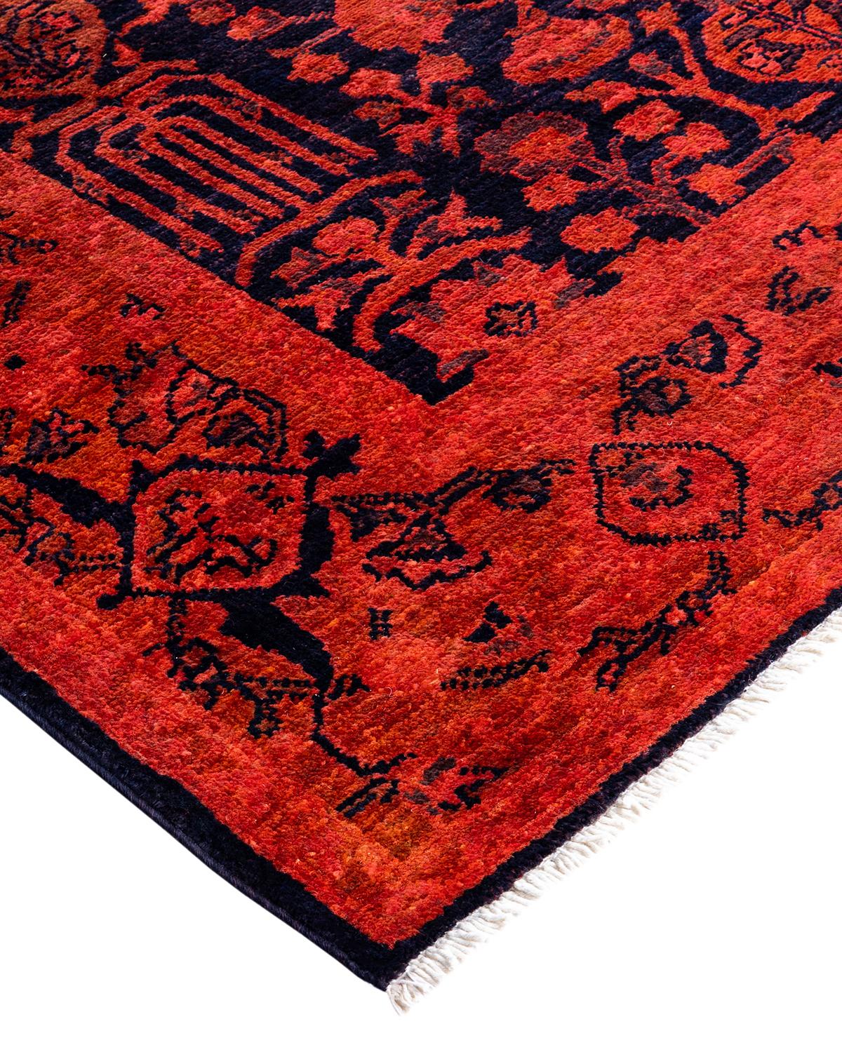 Les tapis Vibrance incarnent le classique avec une touche d'originalité : des motifs traditionnels surteints dans des couleurs éclatantes. Chaque tapis noué à la main est lavé dans une teinture botanique 100 % naturelle qui révèle les nuances