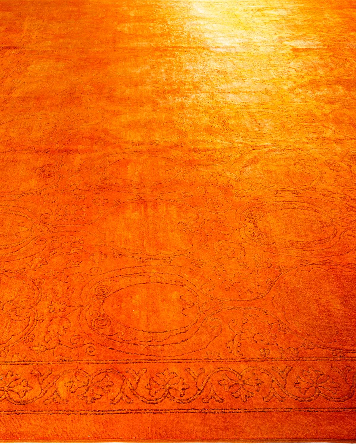 Contemporary Vibrance Hand Knotted Wool Orange Area Rug In New Condition For Sale In Norwalk, CT