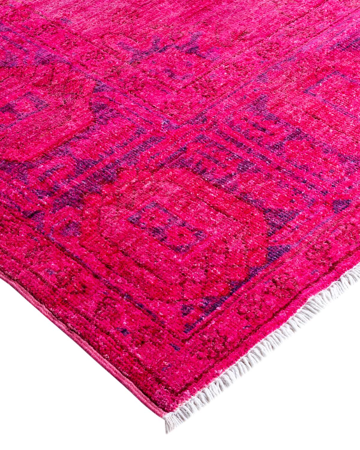 Frescas, llenas de vida y, sobre todo, lujosas, las alfombras de la colección Modern pueden revitalizar una habitación tradicional con la misma elegancia que un espacio más contemporáneo. El opulento dibujo de esta alfombra procede de la rica