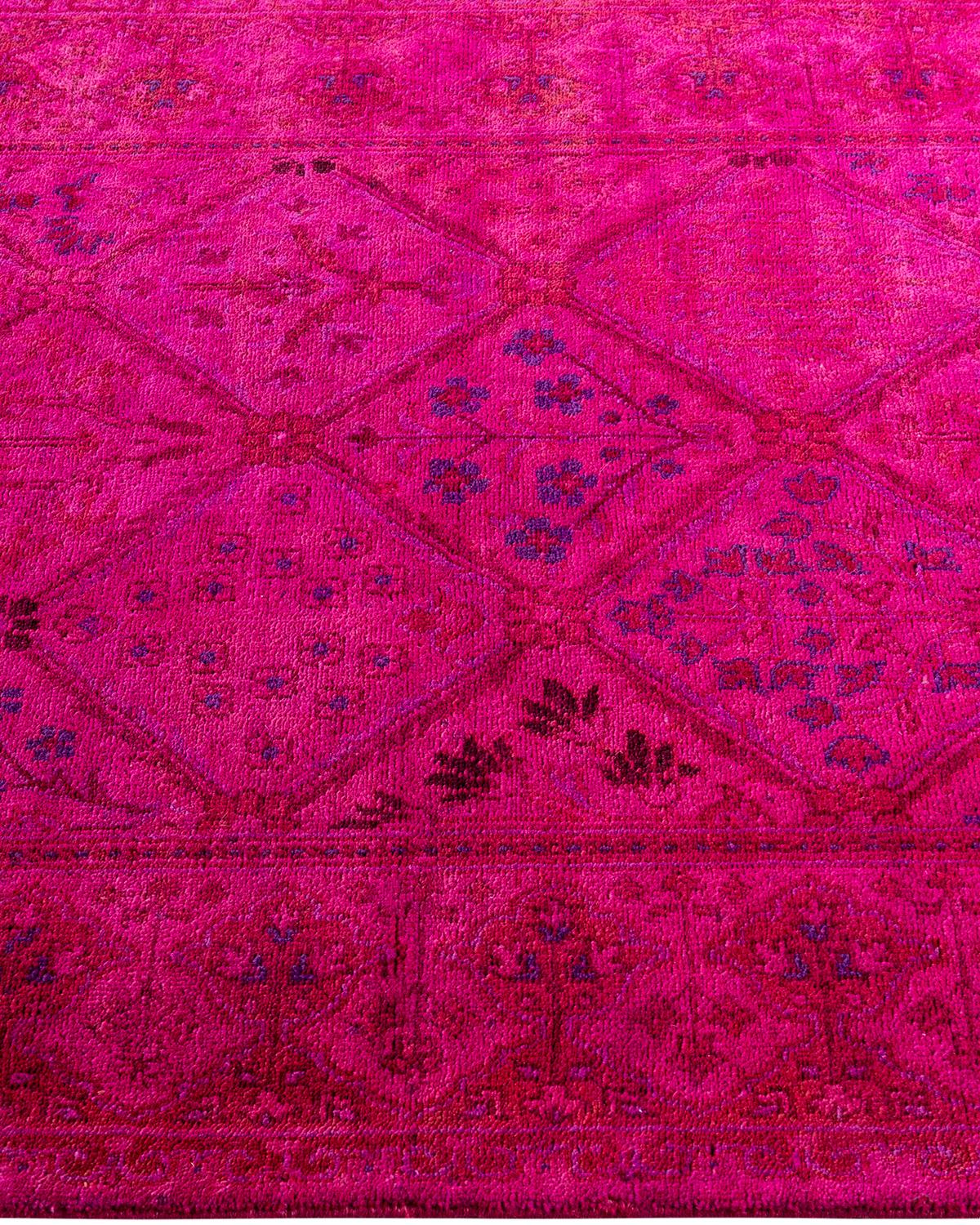 Contemporary Vibrance Hand Knotted Wool Pink Area Rug In New Condition For Sale In Norwalk, CT
