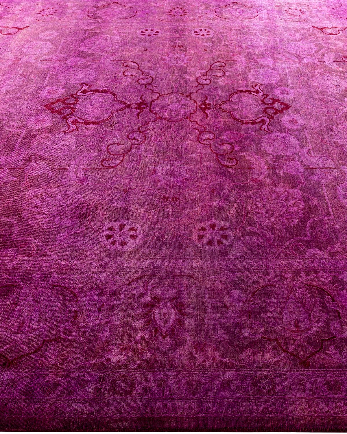 Contemporary Vibrance Hand Knotted Wool Pink Area Rug In New Condition For Sale In Norwalk, CT