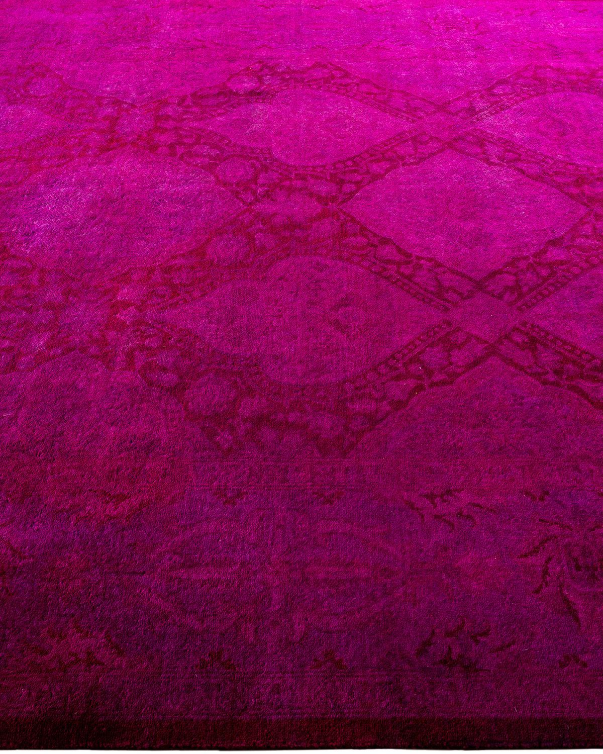 Contemporary Vibrance Hand Knotted Wool Pink Area Rug  In New Condition For Sale In Norwalk, CT