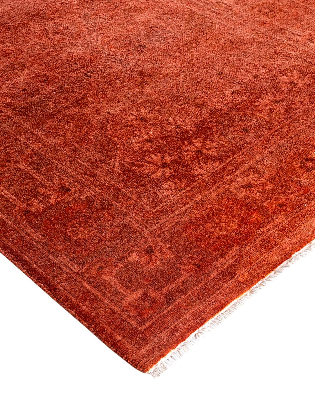 Les tapis Vibrance incarnent le classique avec une touche d'originalité : des motifs traditionnels surteints dans des couleurs éclatantes. Chaque tapis noué à la main est lavé dans une teinture botanique 100 % naturelle qui révèle les nuances