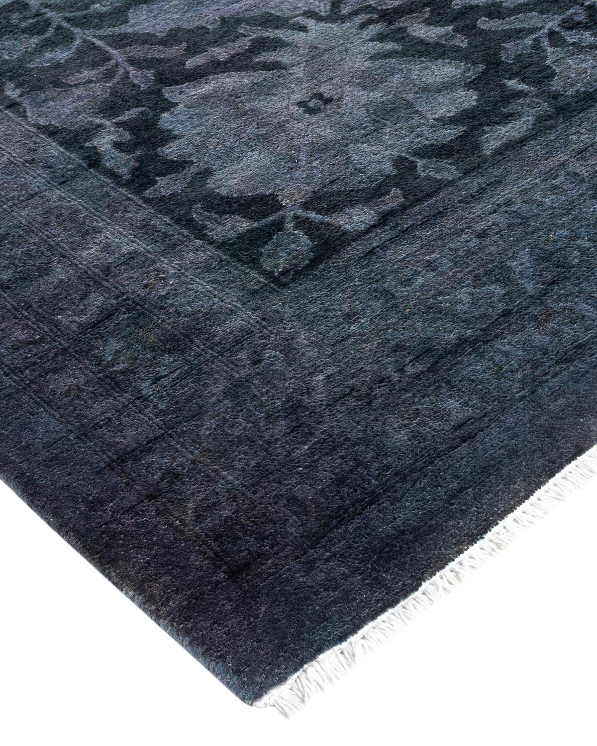 I tappeti Vibrance rappresentano il classico con un tocco di classe: motivi tradizionali sovratinti con colori brillanti. Ogni tappeto annodato a mano viene lavato con una tintura botanica 100% naturale che rivela le sfumature nascoste degli am