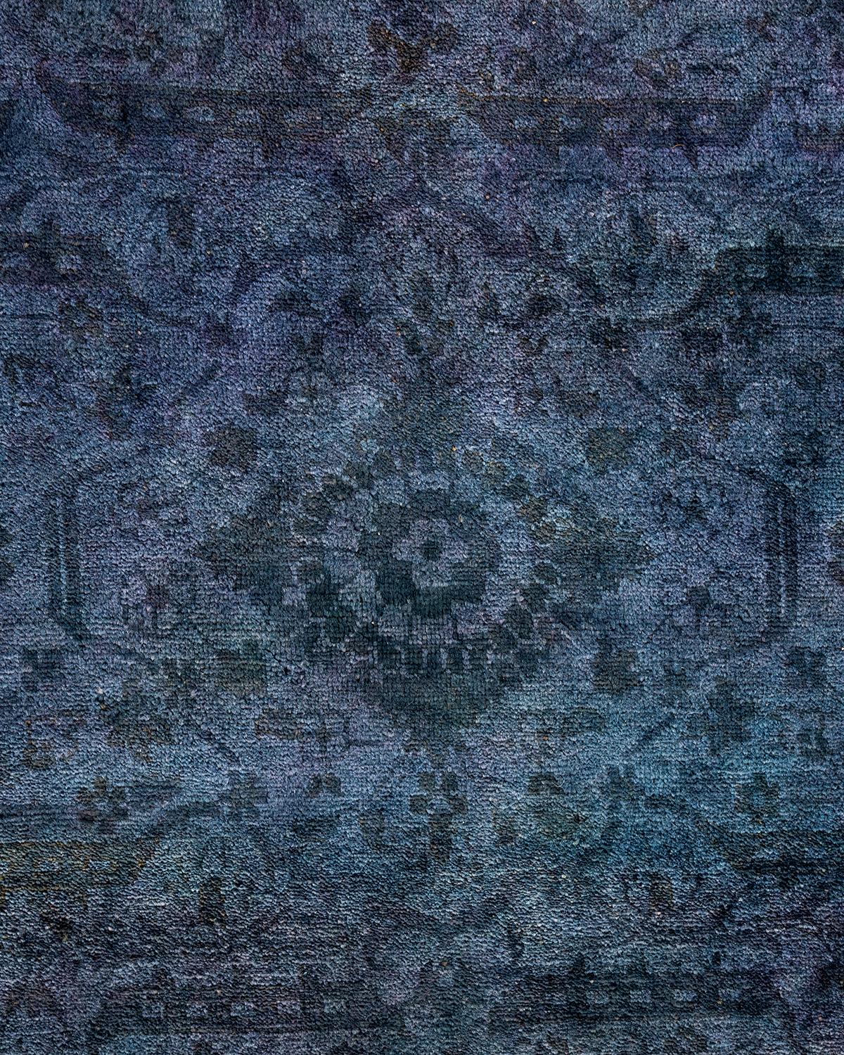 Pakistano Contemporary Vibrance Tappeto di lana viola annodato a mano in vendita