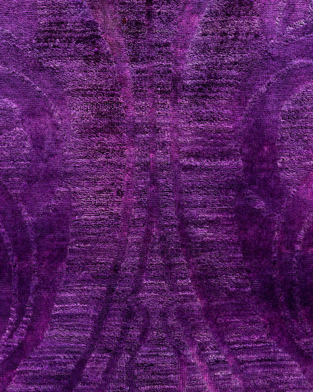 Contemporary Vibrance Hand Knotted Wool Purple Area Rug  (Pakistanisch) im Angebot
