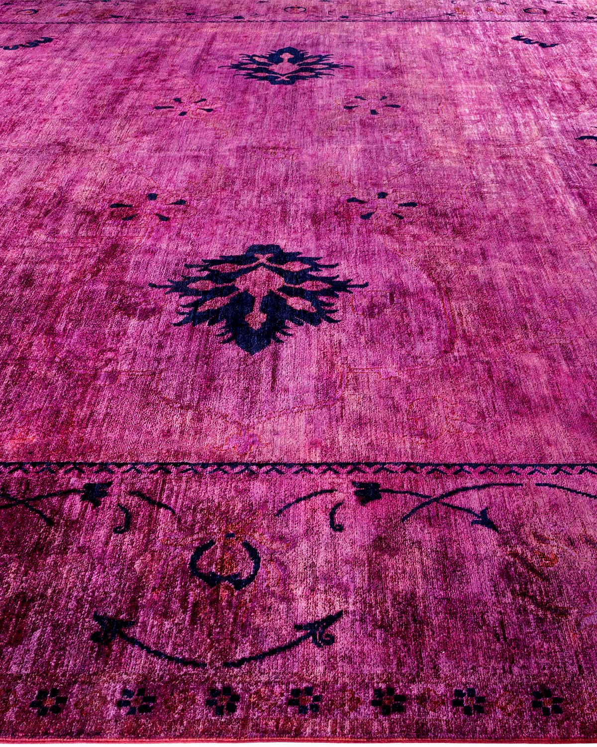 Contemporary Vibrance Hand Knotted Wool Purple Area Rug In New Condition For Sale In Norwalk, CT