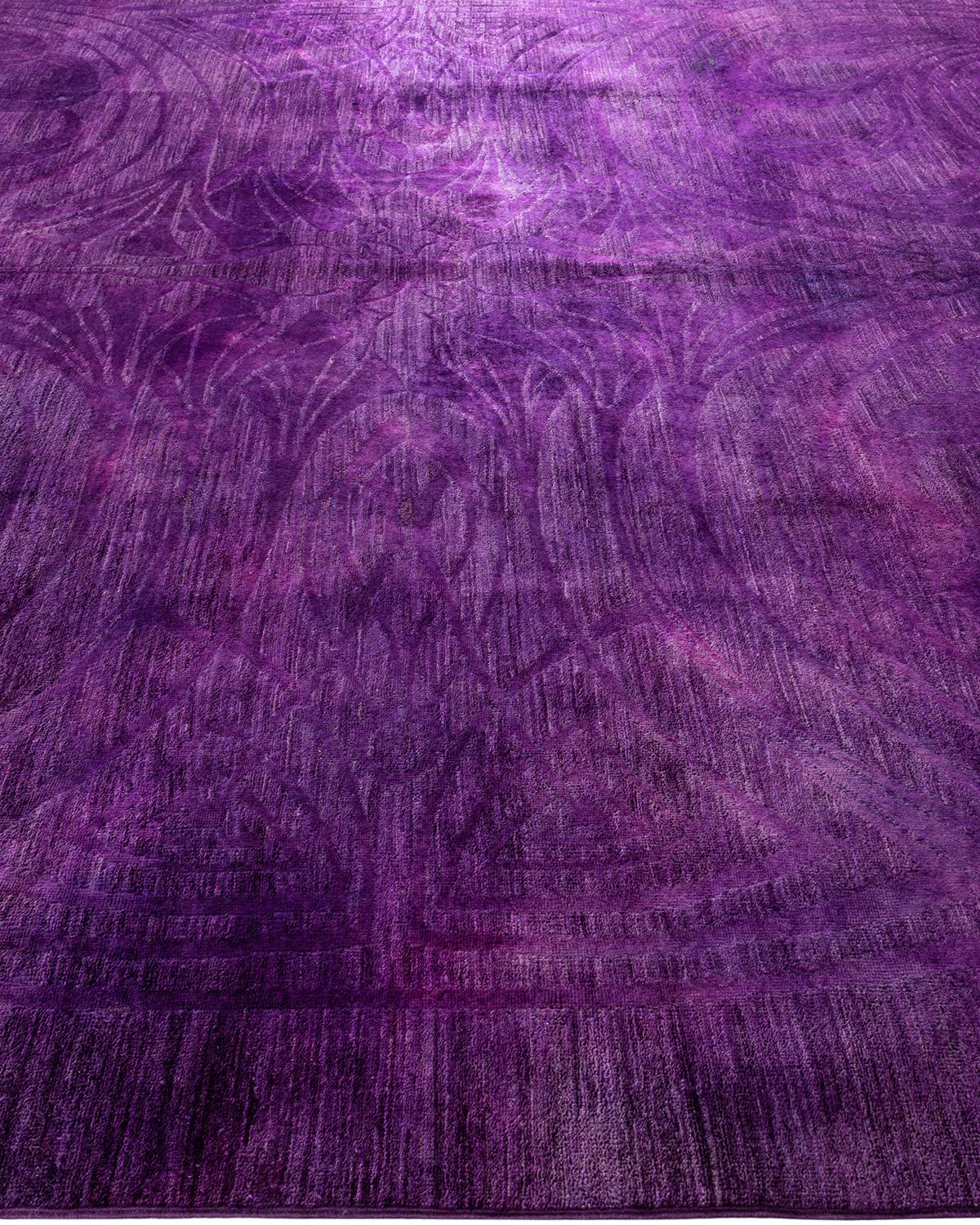 Contemporary Vibrance Hand Knotted Wool Purple Area Rug  im Zustand „Neu“ im Angebot in Norwalk, CT