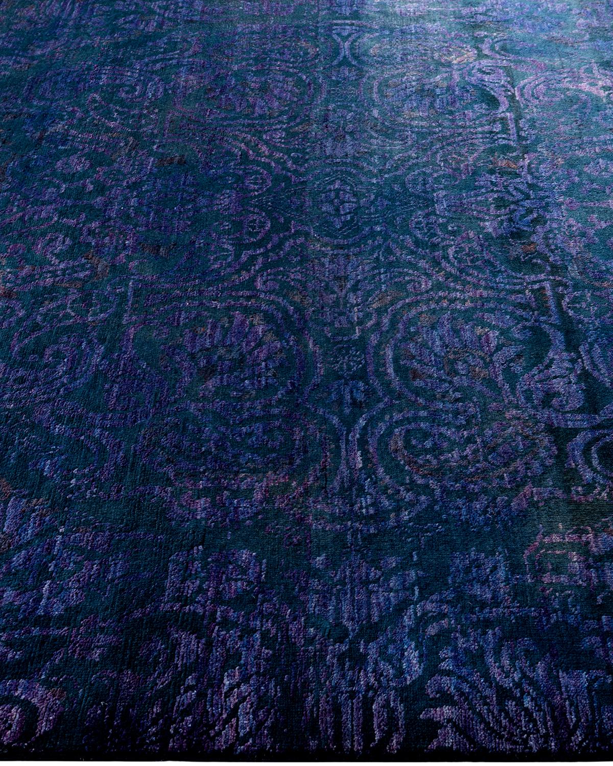 Contemporary Vibrance Hand Knotted Wool Purple Area Rug  In New Condition For Sale In Norwalk, CT