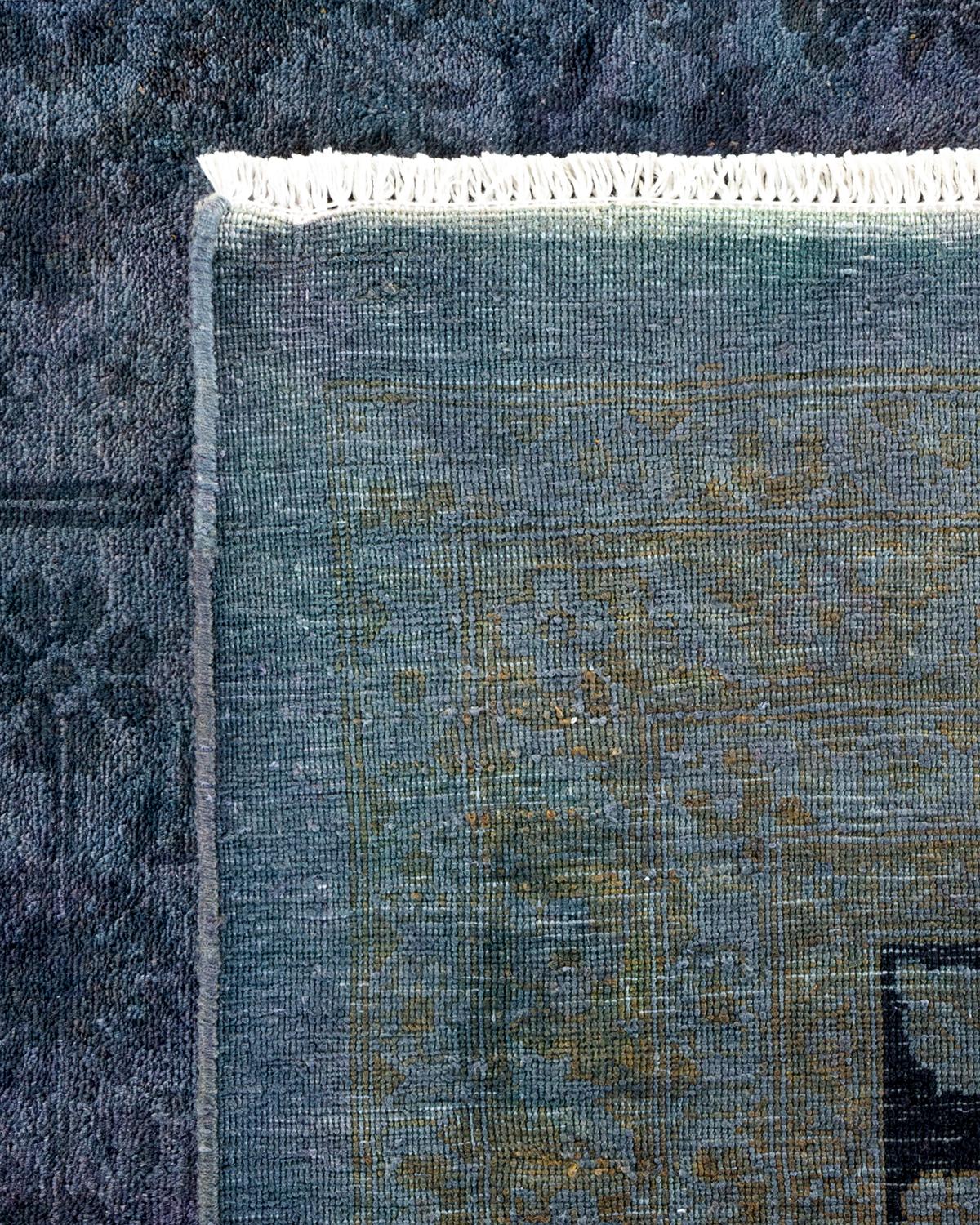 XXI secolo e contemporaneo Contemporary Vibrance Tappeto di lana viola annodato a mano in vendita