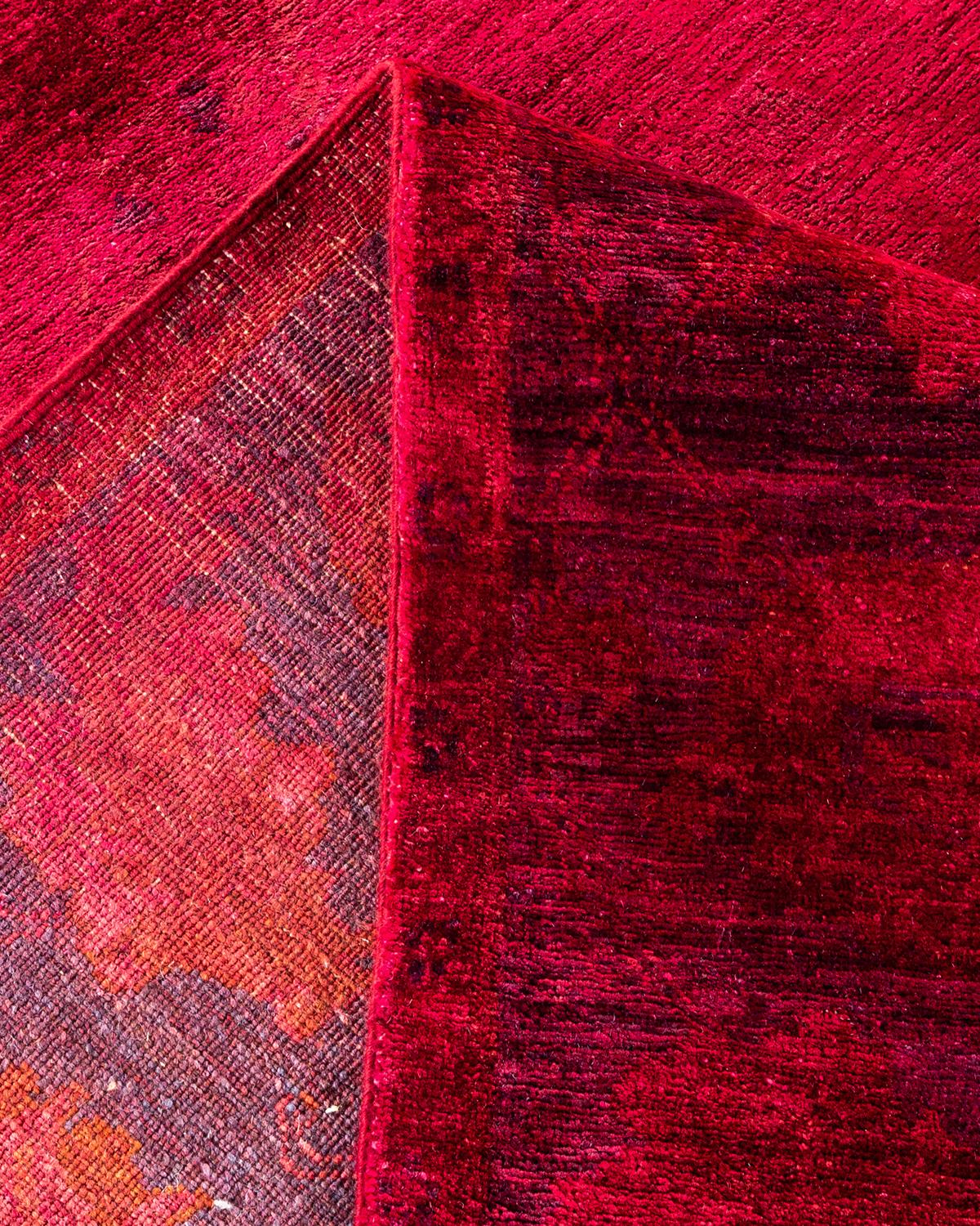 Laine Tapis Contemporary Vibrance en laine nouée à la main pourpre en vente