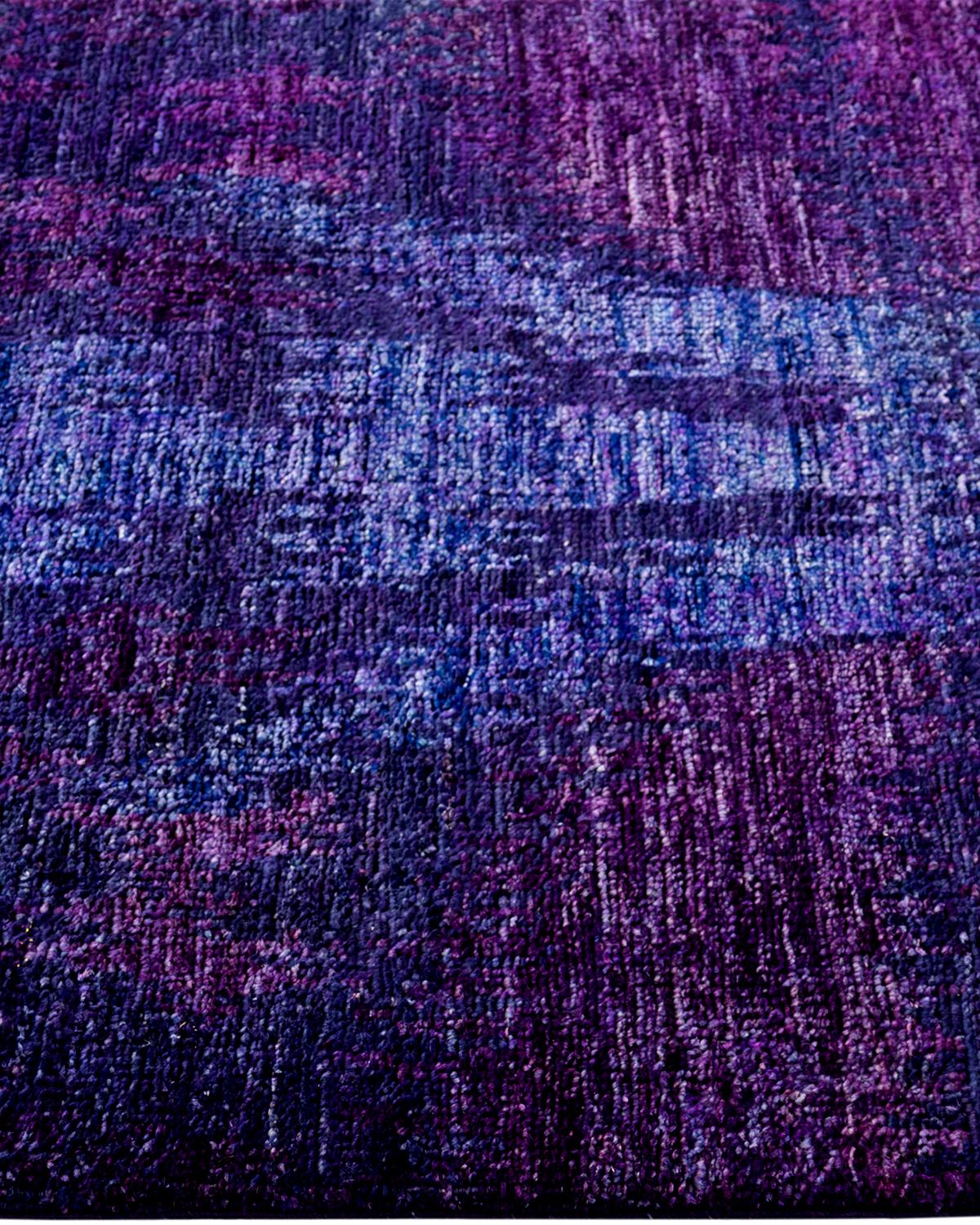 Contemporary Vibrance Läufer aus handgeknüpfter Wolle lila im Zustand „Neu“ im Angebot in Norwalk, CT