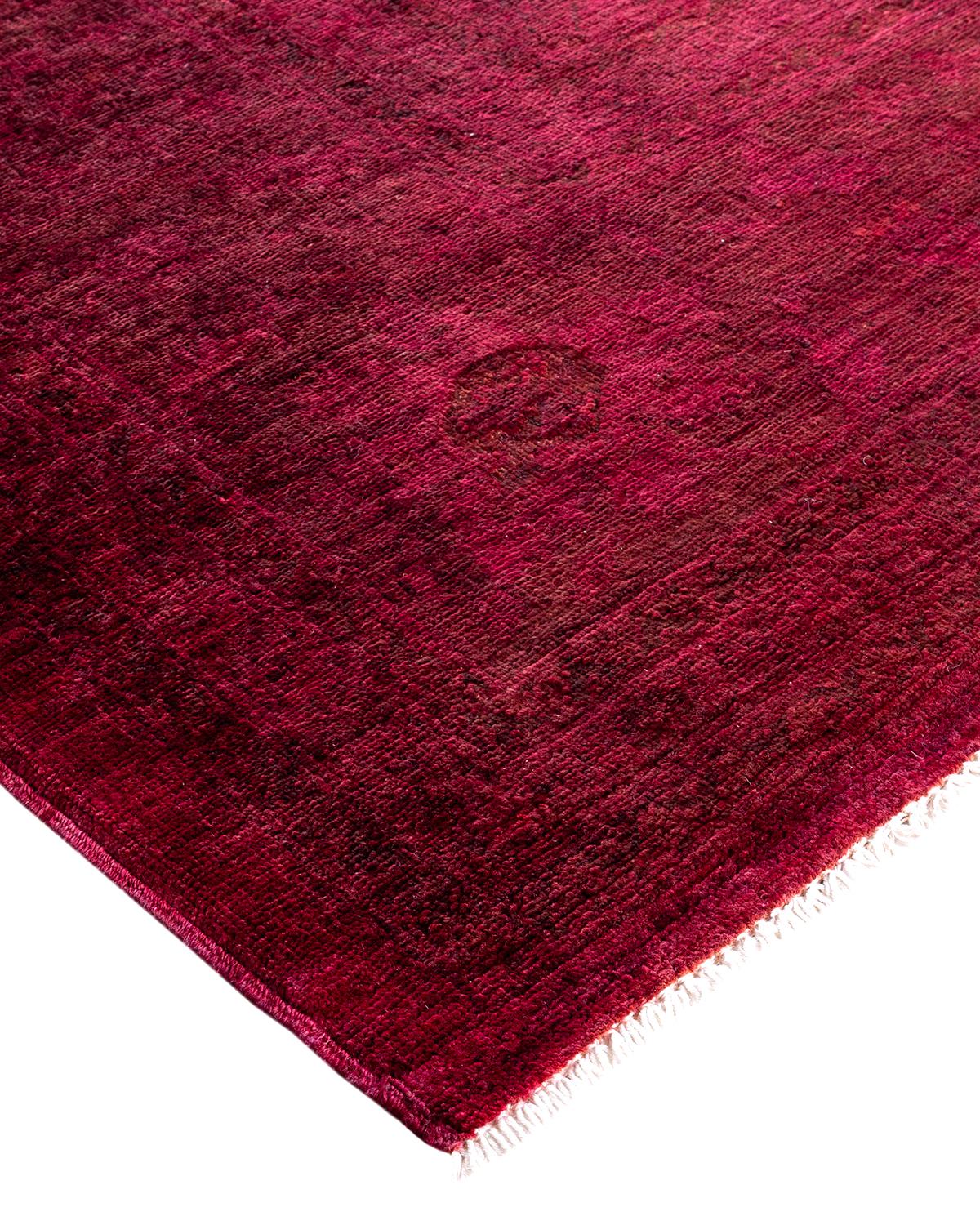I tappeti Vibrance rappresentano il classico con un tocco di classe: motivi tradizionali sovratinti con colori brillanti. Ogni tappeto annodato a mano viene lavato con una tintura botanica 100% naturale che rivela le sfumature nascoste degli am