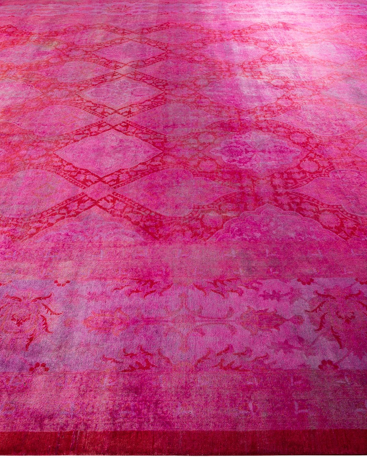 Contemporary Vibrance Hand Knotted Wool Red Area Rug In New Condition For Sale In Norwalk, CT