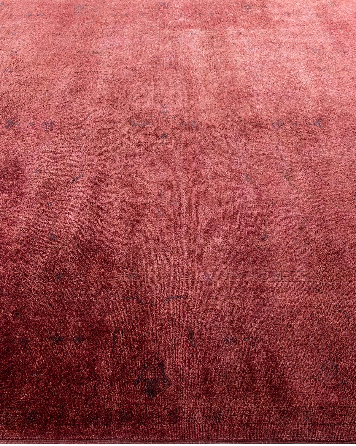 Contemporary Vibrance Handgeknüpfter Wollteppich in Rot im Zustand „Neu“ im Angebot in Norwalk, CT