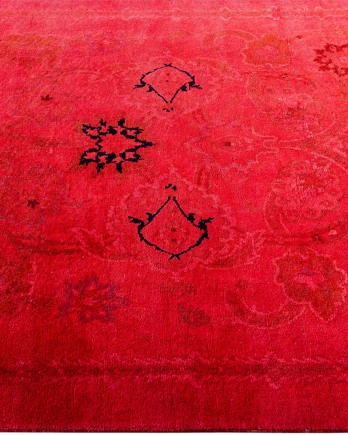 Contemporary Vibrance Hand Knotted Wool Red Area Rug  In New Condition For Sale In Norwalk, CT