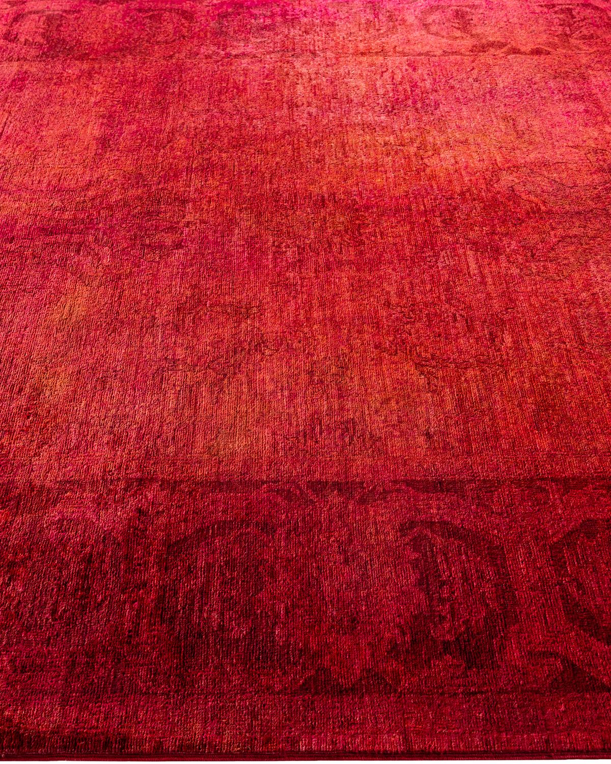 Contemporary Vibrance Hand Knotted Wool Red Area Rug In New Condition For Sale In Norwalk, CT