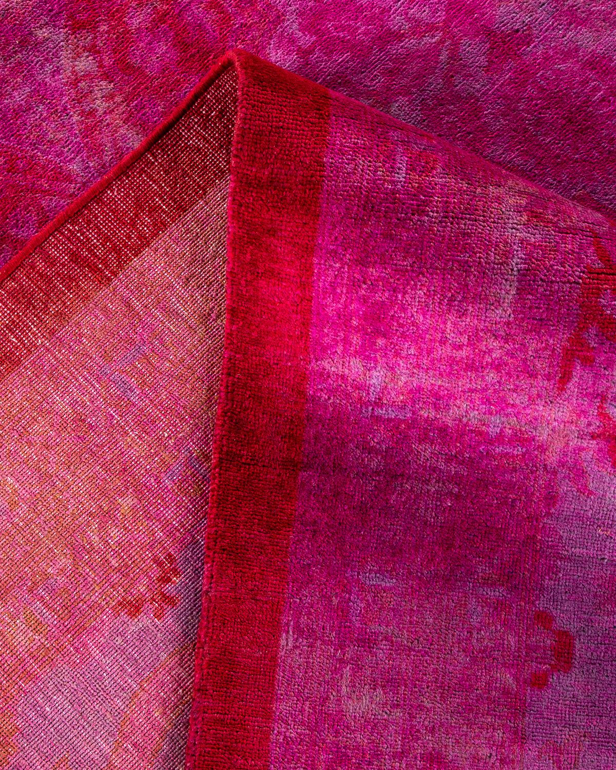Contemporary Vibrance Handgeknüpfter Wollteppich in Rot (Wolle) im Angebot