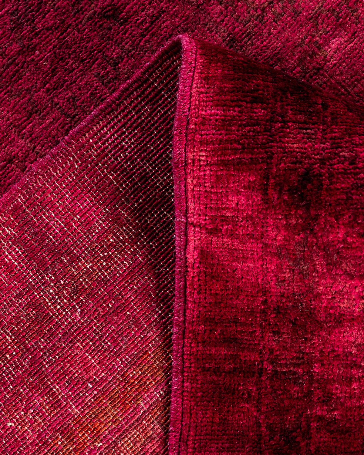 Contemporary Vibrance Handgeknüpfter Wollteppich in Rot  (Wolle) im Angebot