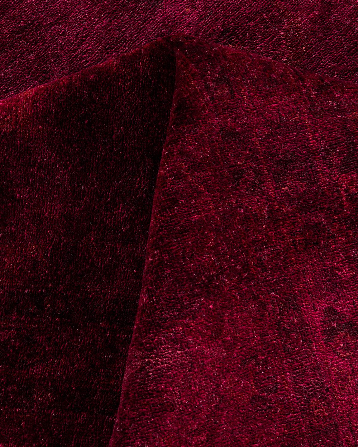 Contemporary Vibrance Handgeknüpfter Wollteppich in Rot  im Angebot 1