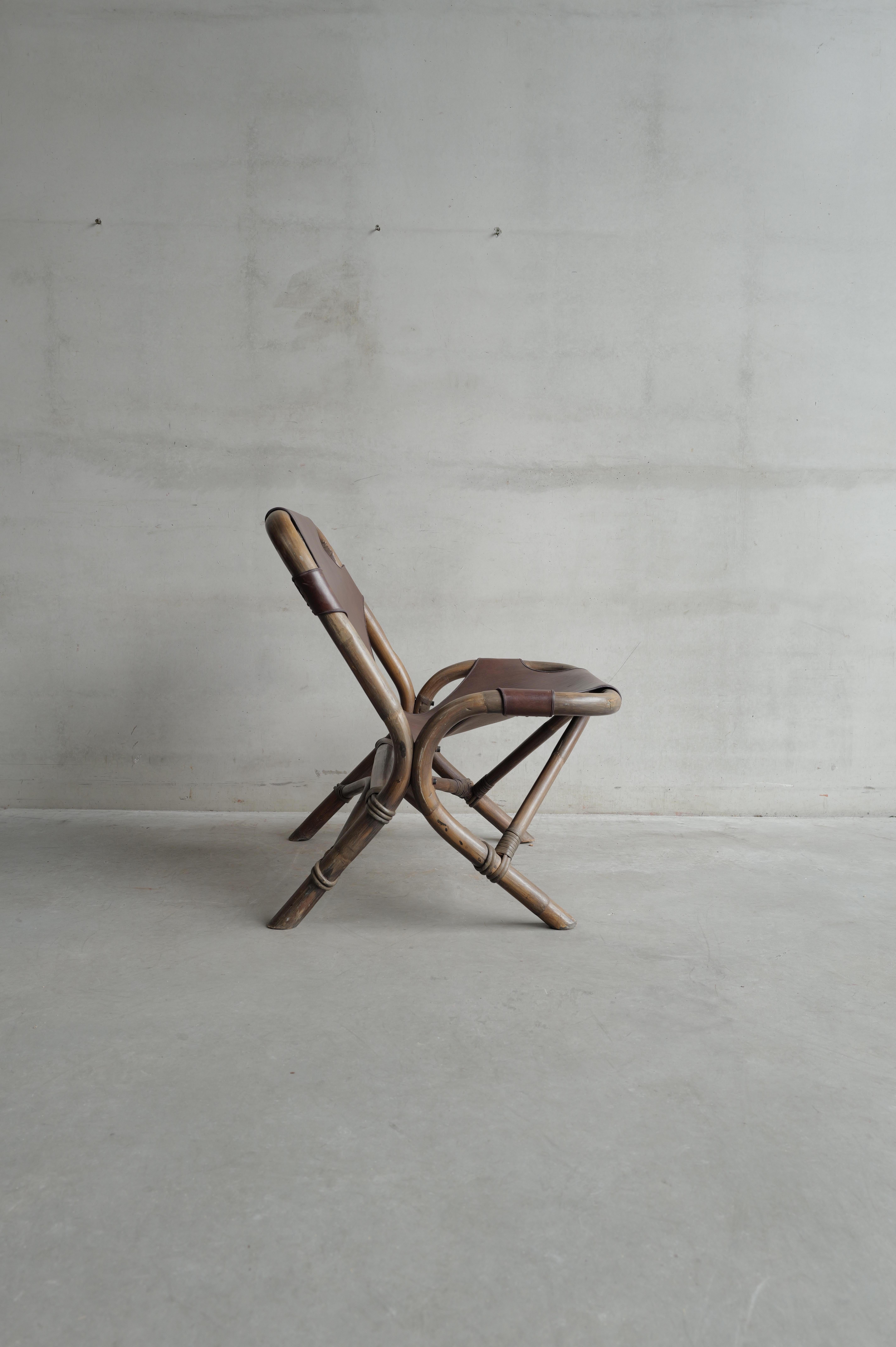 Scandinave moderne Chaise longue vintage contemporaine en bambou et cuir marron en vente