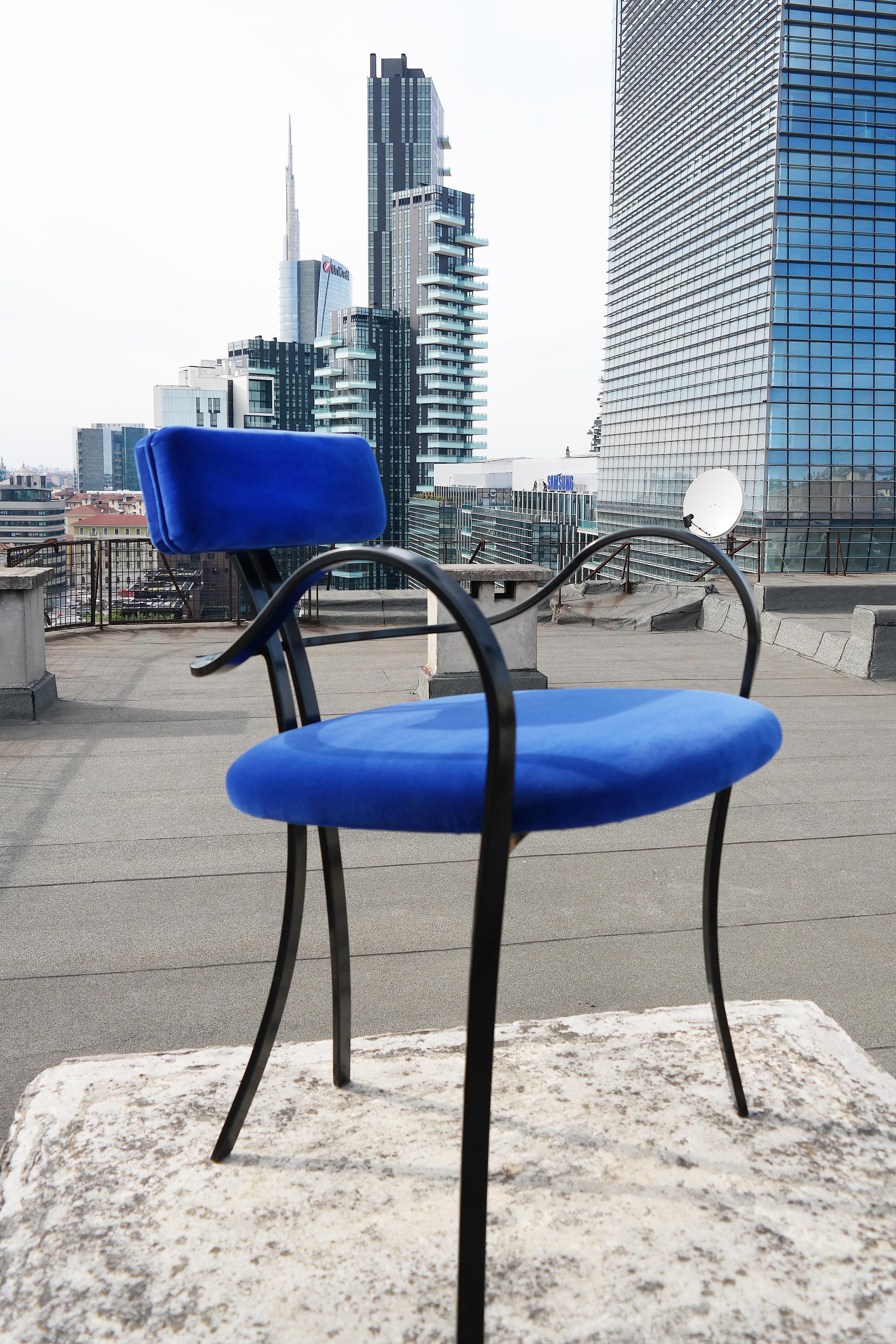 Contemporary Violet Chair with Velvet Seat and Seatback in Blue Color In New Condition For Sale In Milan, Lombardy