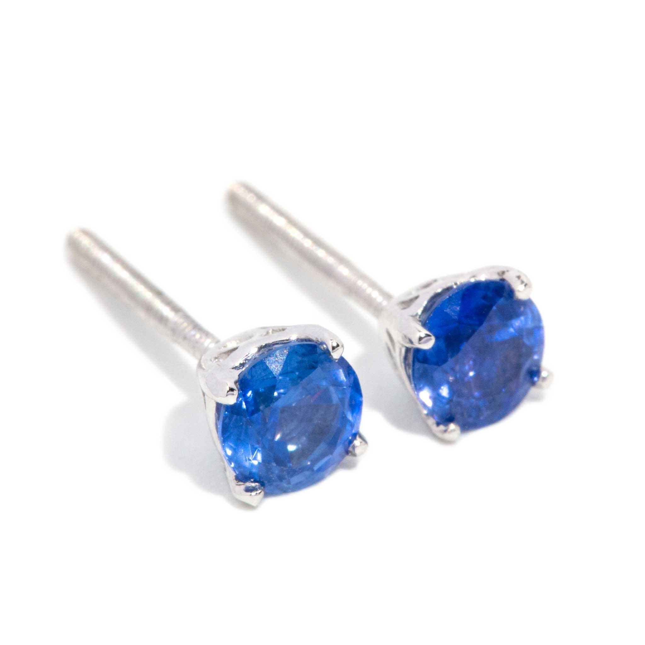 Taglio rotondo Orecchini contemporanei con zaffiri blu e diamanti in oro bianco 18 carati in vendita