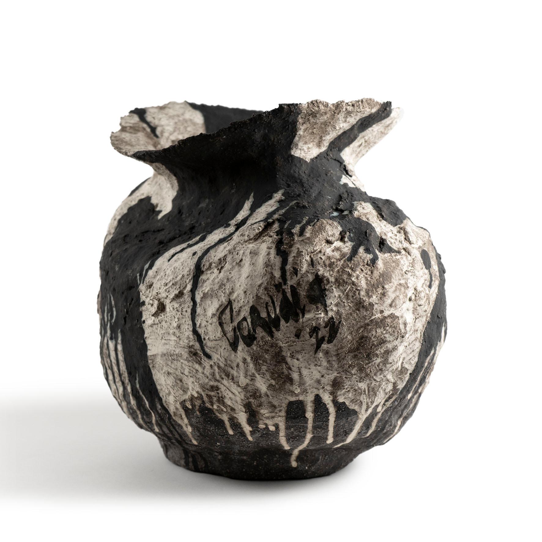 Contemporary Vocanic Clay V-1256 Gefäß der Serie Gongkai (Belgisch) im Angebot