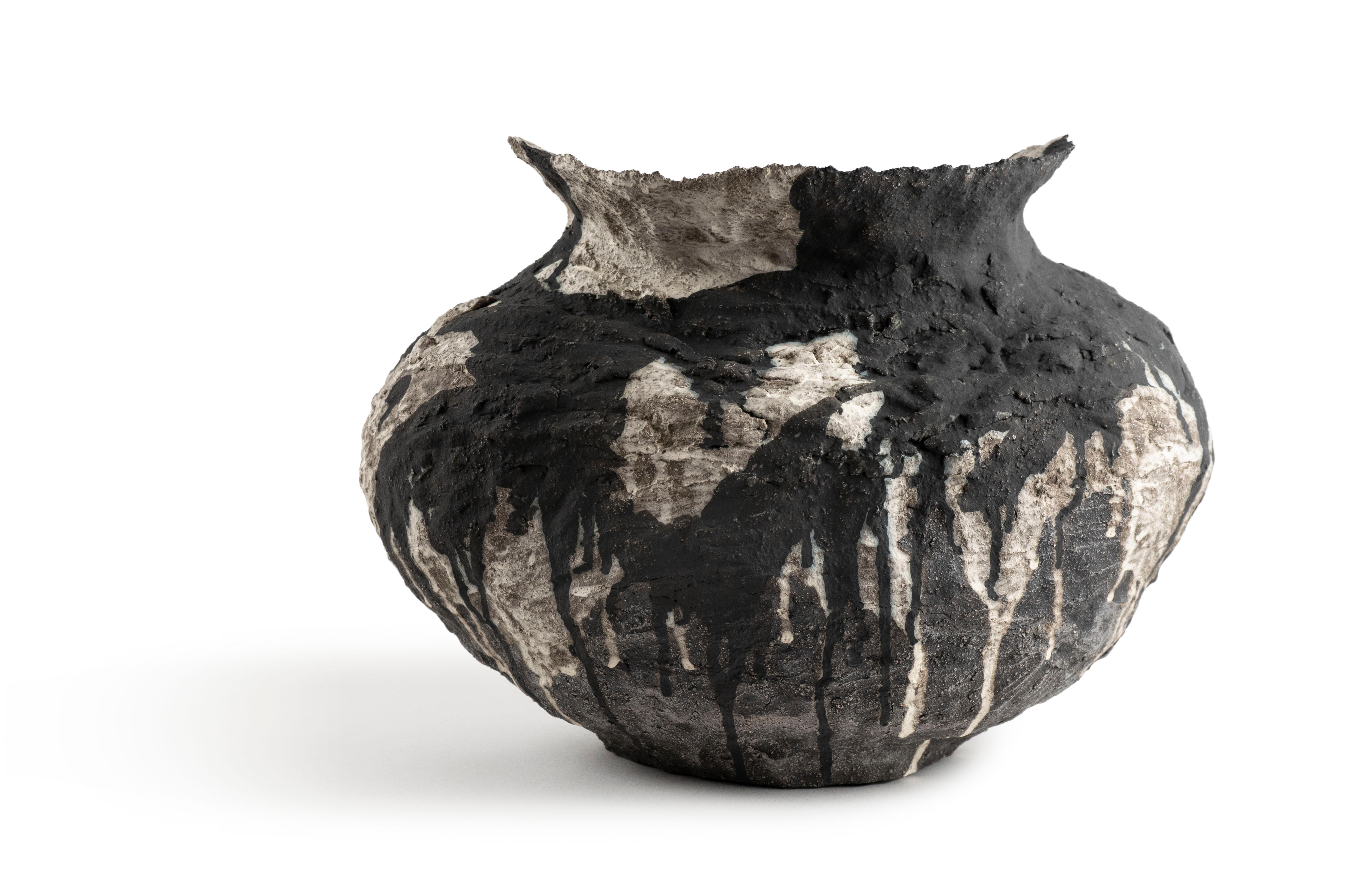 Contemporary Vocanic Clay V-1256 Gefäß der Serie Gongkai im Zustand „Neu“ im Angebot in 1204, CH