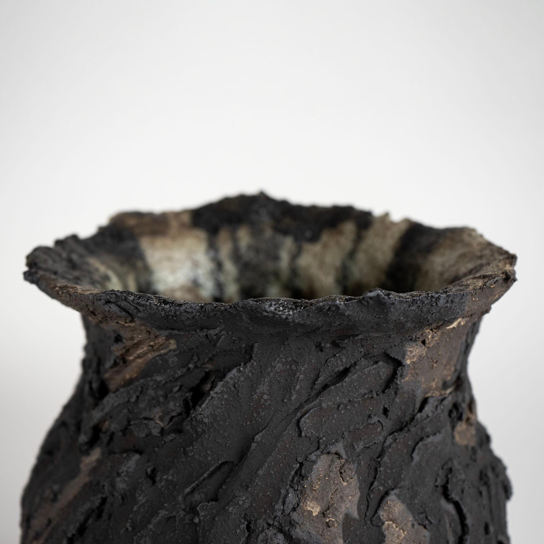 Ceramica Vaso Vocanic Clay V-1359 Contemporaneo in vendita