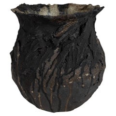 Vasija Contemporánea de Arcilla Vocánica V-1359