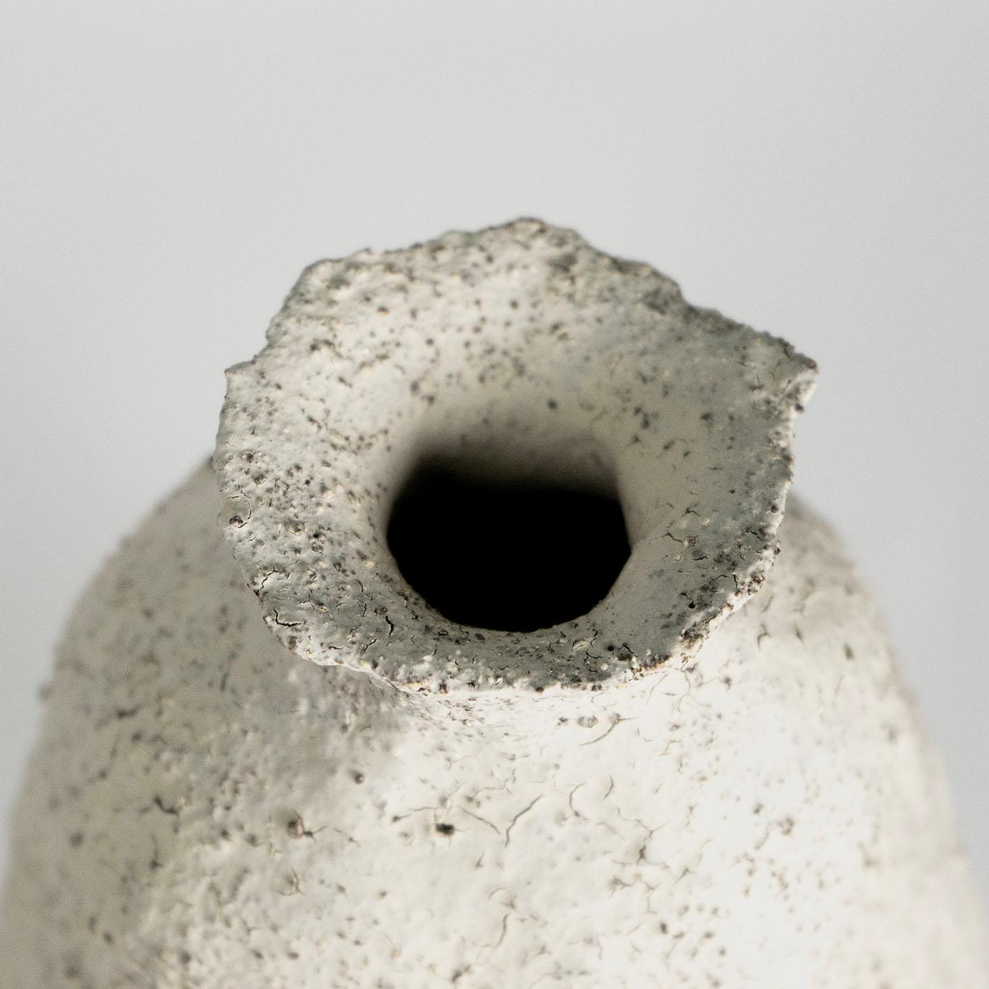 Recipiente contemporáneo de barro cocido V-1369 Serie BOBO en venta 1