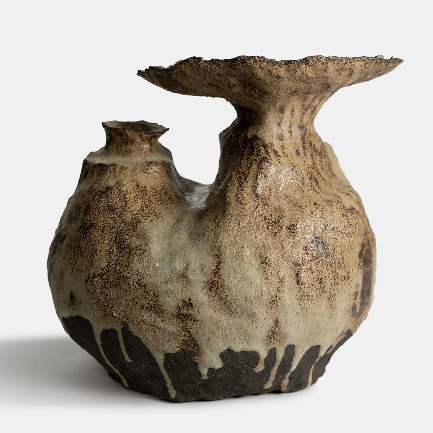 Fatto a mano Vaso contemporaneo in argilla Vocanic V-1373 Serie Berbère in vendita