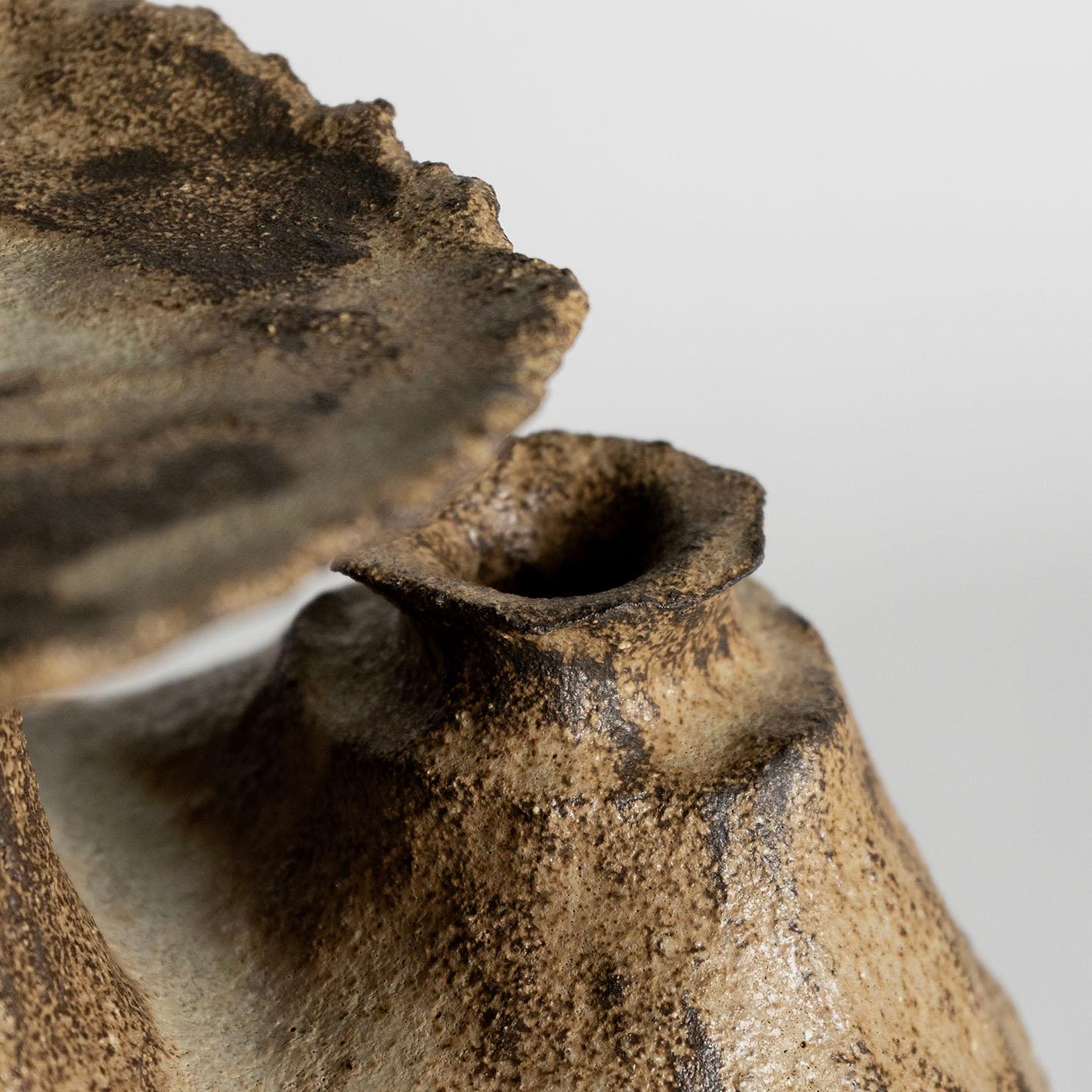 Ceramica Vaso contemporaneo in argilla Vocanic V-1373 Serie Berbère in vendita
