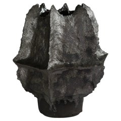 Recipiente Contemporáneo de Arcilla Vocánica Serie V-1396 KUWABATA