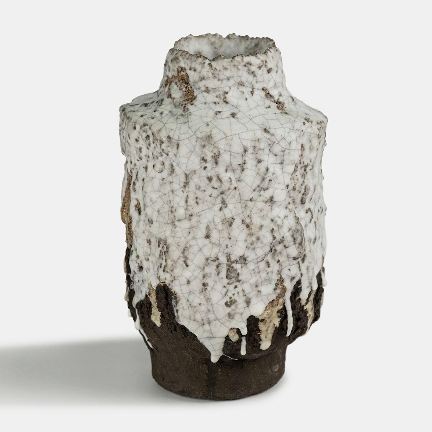 Belga Vaso contemporaneo Vocanic Clay V-1398 Serie Berbère in vendita